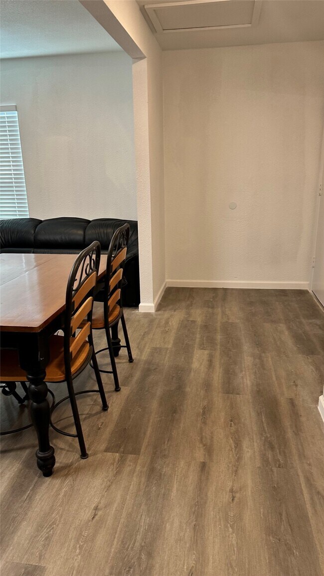 Building Photo - 6200 Ranchester Dr