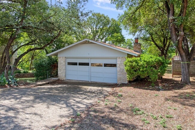 Building Photo - Available Now: Charming 3 Bed / 2 Bath in Rollingwood - Zoned to Eanes ISD - Large Yard