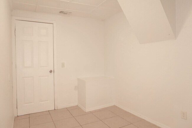 Building Photo - 4829 6th St