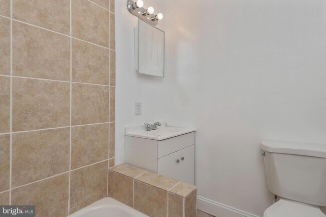 Building Photo - 5524 Delancey St