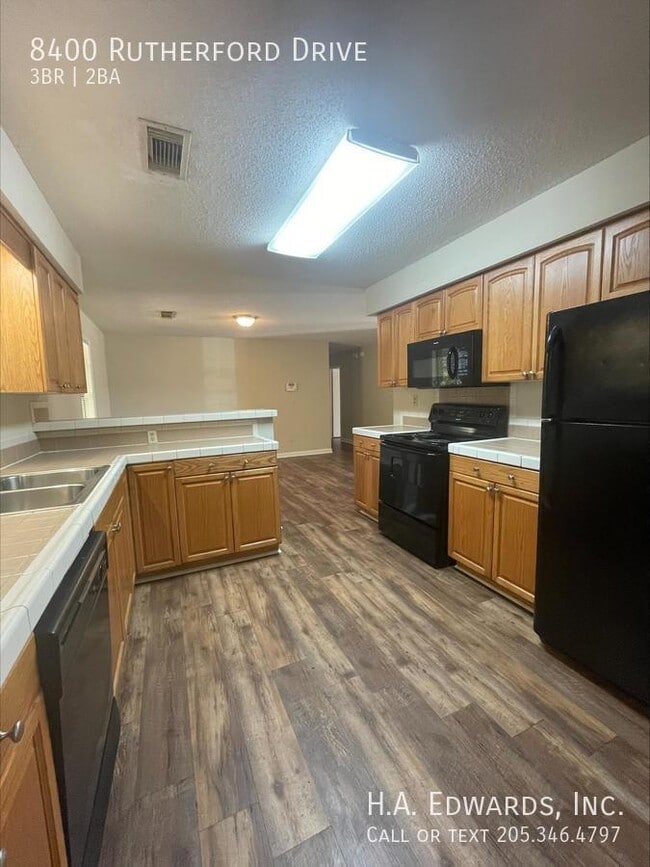 Building Photo - 8400 Rutherford Dr