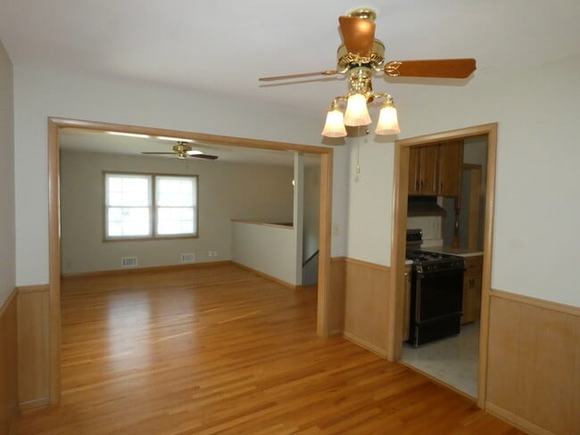 Building Photo - 1608 NE 65th St