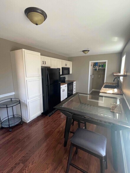 Building Photo - 206 Maple Dr