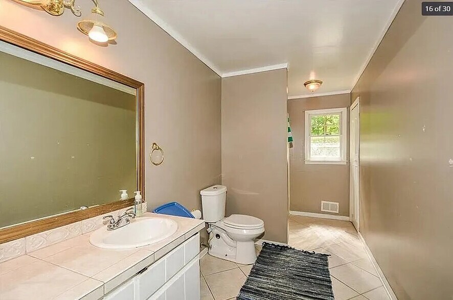 Building Photo - Room in House on Jacee Cir
