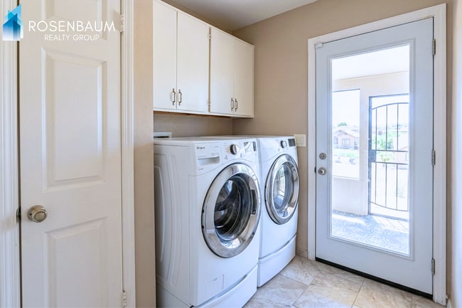 Building Photo - Hilltop 3-beds, 2-baths retreat with Mountain Views in Prescott Country Club!