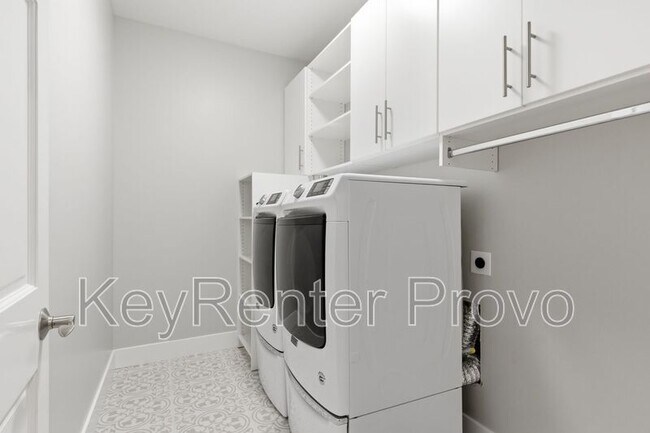 Building Photo - 5069 N River Park Way