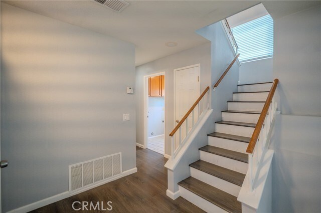 Building Photo - 3099 Oakview Ln