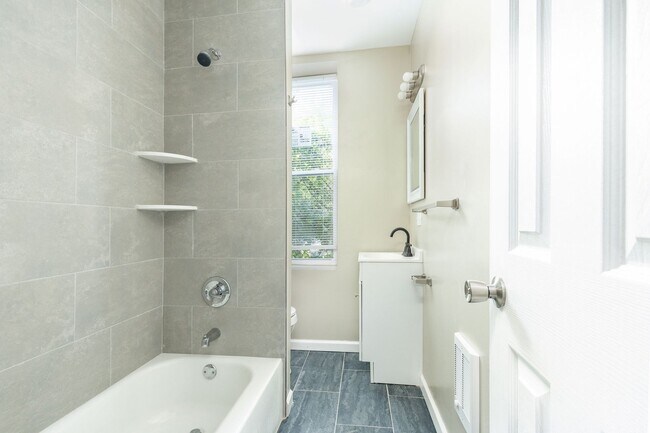 Building Photo - 104 S 51st St