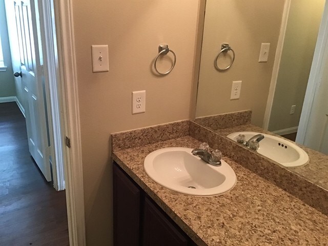 Building Photo - 8727 Doskocil Dr