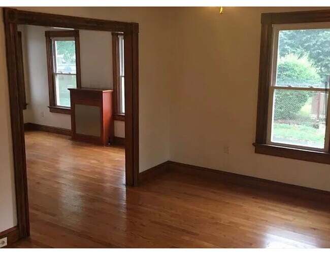 Building Photo - 87 Van Zandt Ave