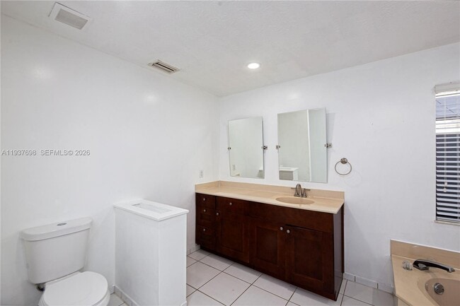 Building Photo - 5402 NW Emblem St