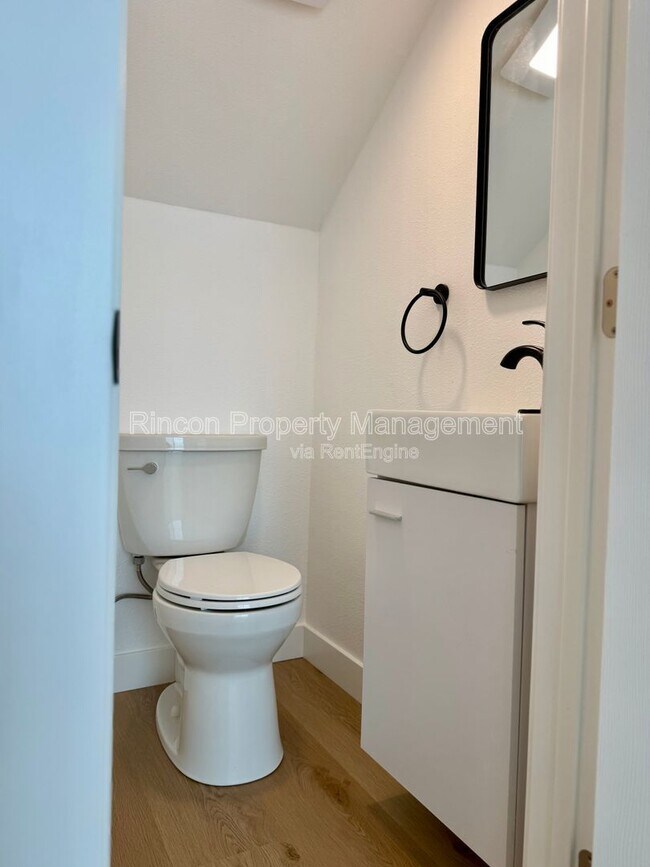 Building Photo - 607 Lemon Way