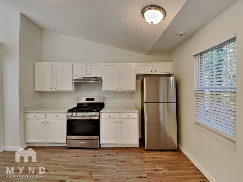 Building Photo - 251 Cedars Glen Cir