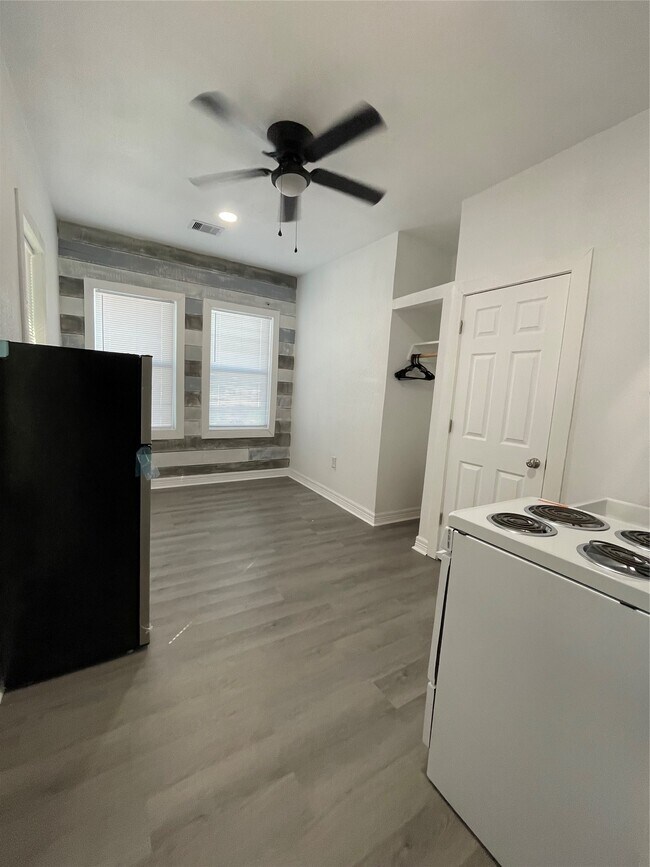 Building Photo - 2302 Avenue H