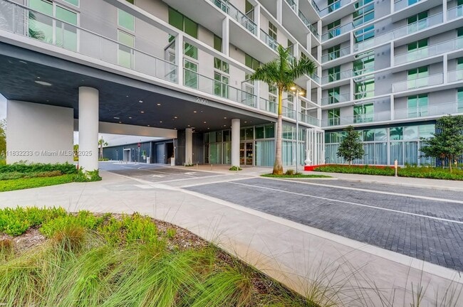 Building Photo - 2000 Metropica Wy