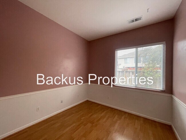 Building Photo - Wonderful four bedroom home close to shopping centers and parks