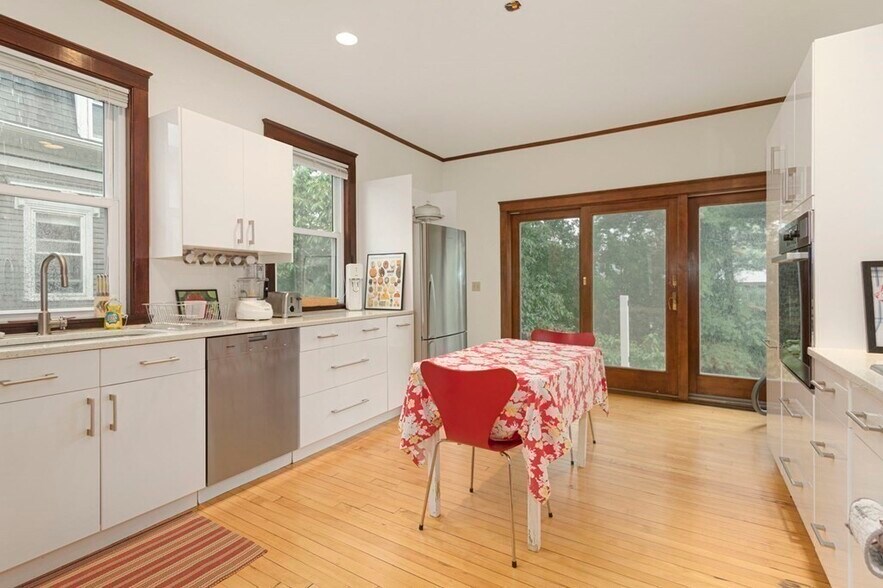 Building Photo - 38 Russell St