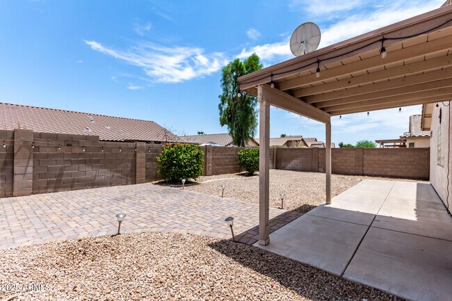 Building Photo - 16455 N 137th Dr