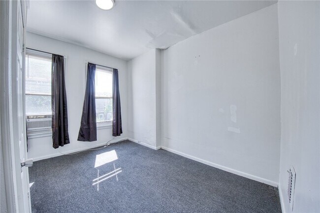 Building Photo - 354 Ophelia St