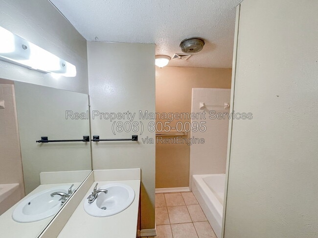 Building Photo - 3406 70th Dr