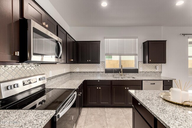 Building Photo - 5267 E Diatomite Dr