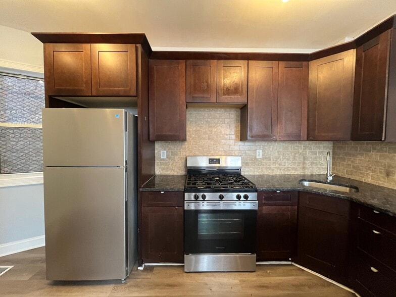 Building Photo - 203 Stegman St