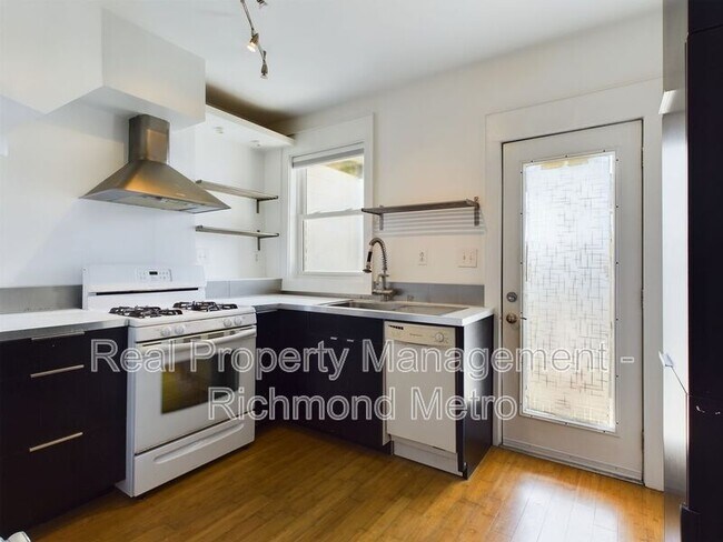 Building Photo - 1639 W Cary St