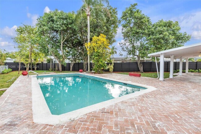 Building Photo - 9400 SW 193rd Dr