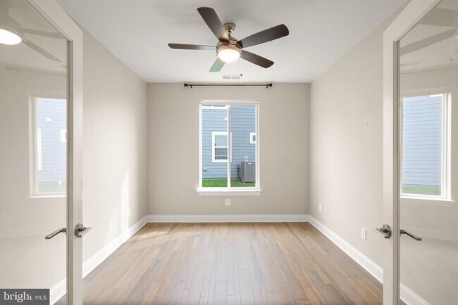 Building Photo - 121 Cowbird St