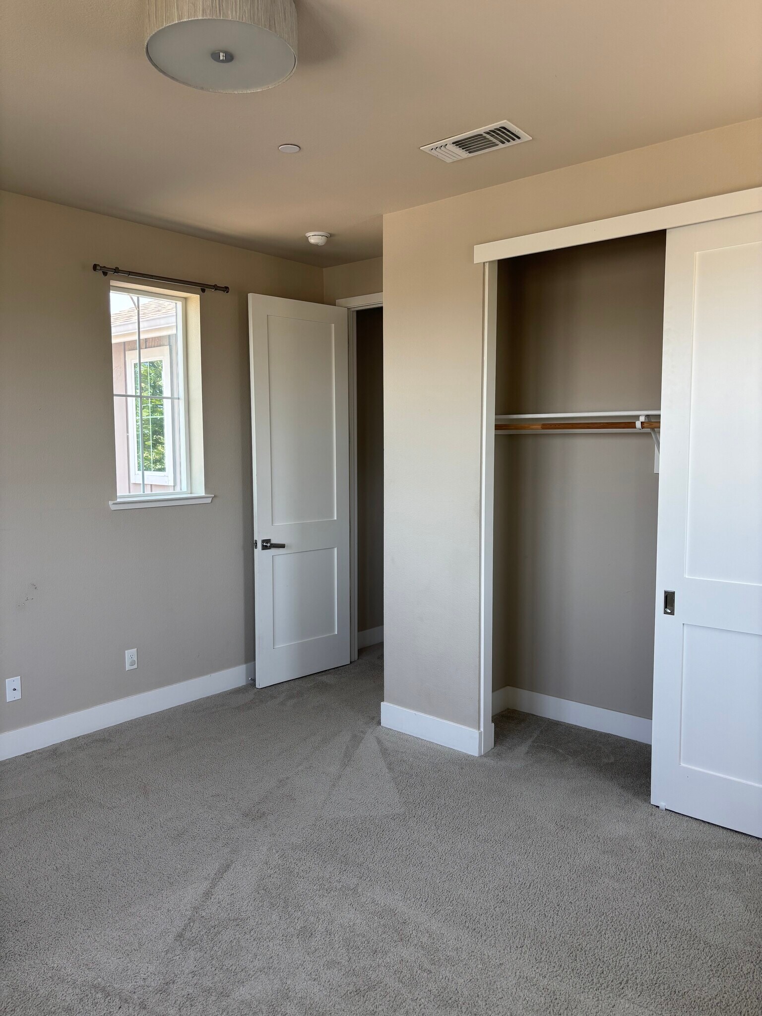 Building Photo - 3472 San Sonita Dr