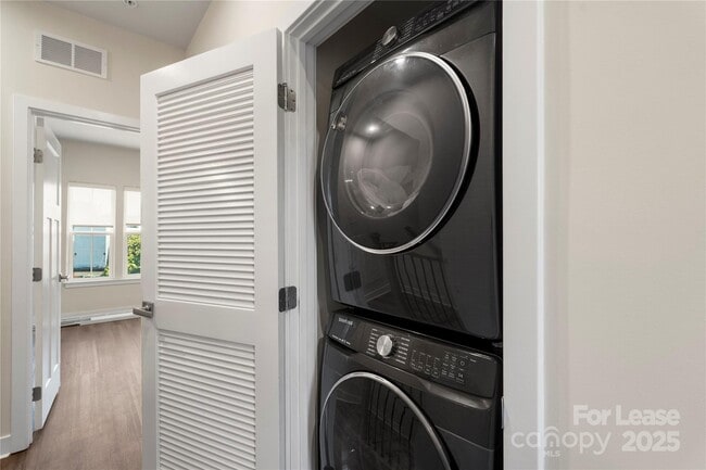 Building Photo - 128 Music Hall Wy