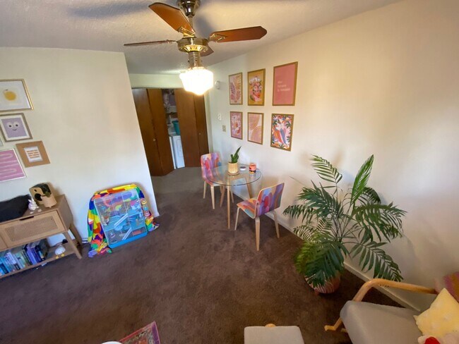 Building Photo - One Bedroom Condo on Avenida Del Sol