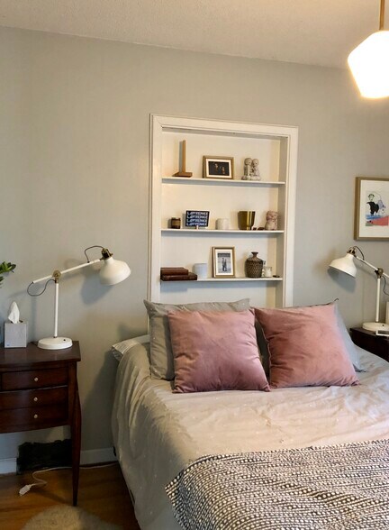 NW Bedroom - 4425 York Ave N