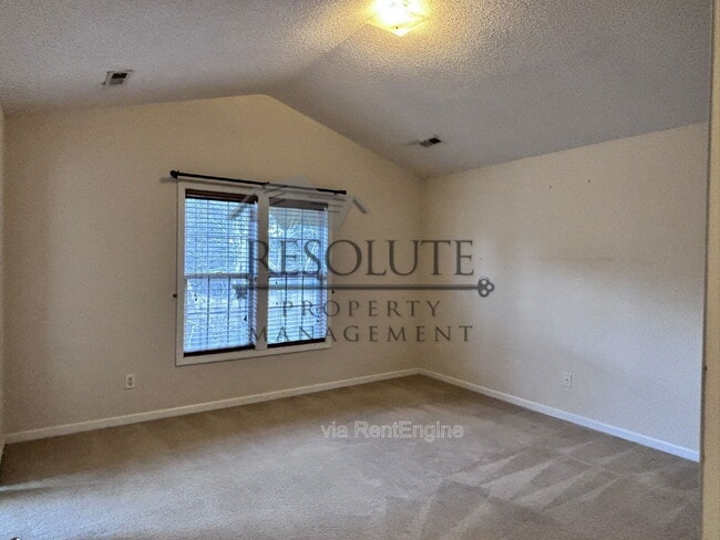 Building Photo - 404 Onondaga Ct