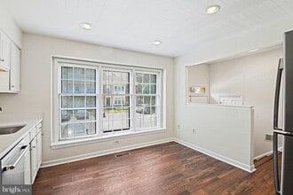 Building Photo - 2885 Kelly Square