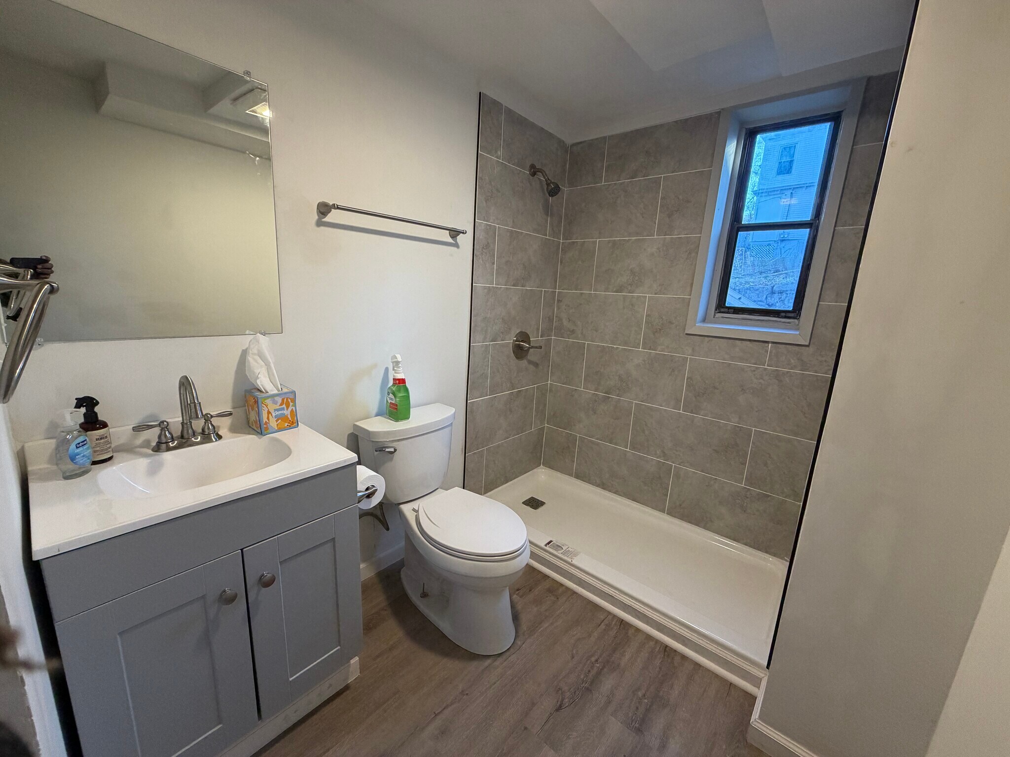 Building Photo - 490 Boswell Ave