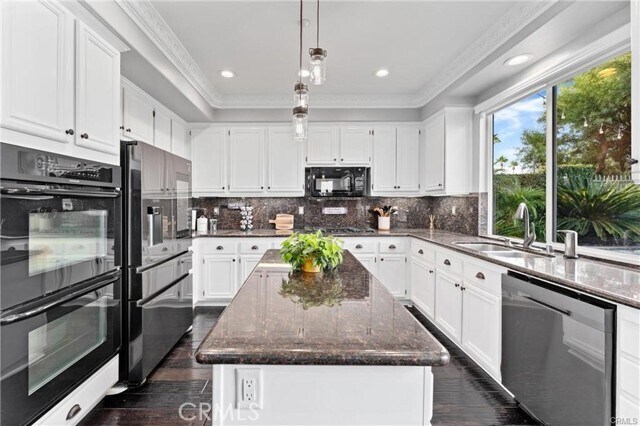 Building Photo - 6031 Medinah St