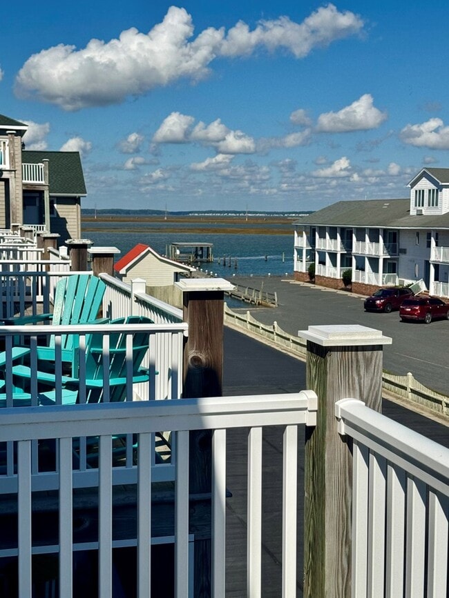 Building Photo - 6386 Waters Edge Dr