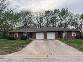 Building Photo - 400 NE Westwind Dr