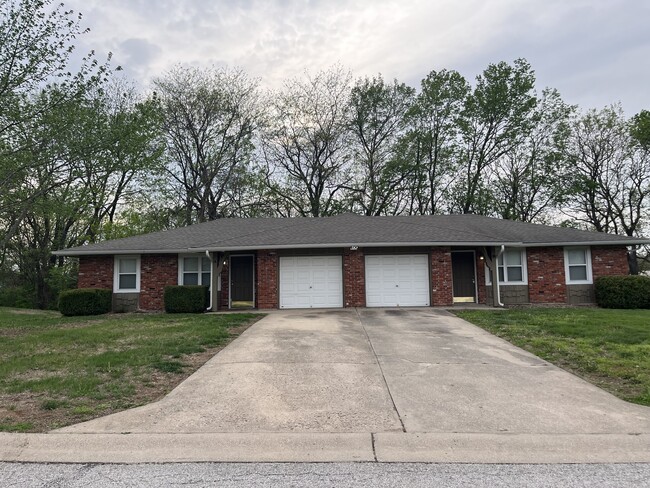 Building Photo - 400 NE Westwind Dr