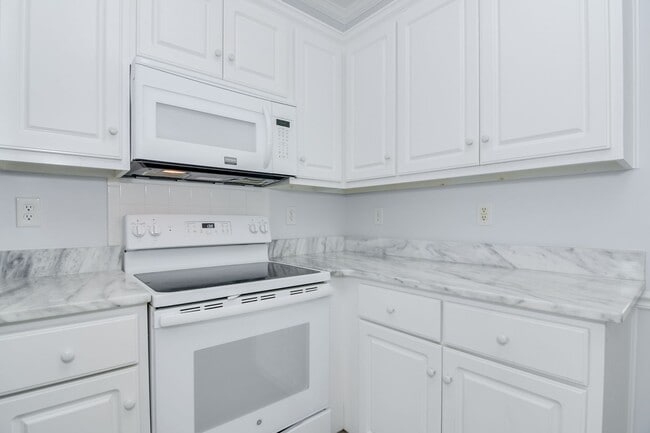 Building Photo - 4 Bedroom 2 Bath in Evans