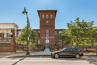 Building Photo - 125 S Main St