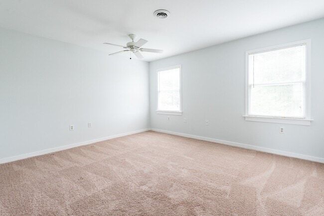 Building Photo - 2209 High Bush Cir