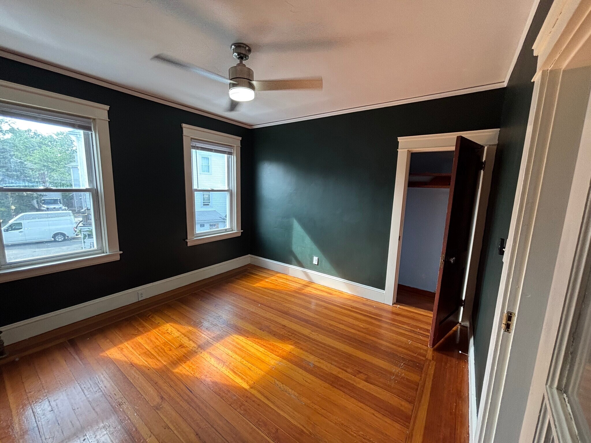 Building Photo - 582 Admiral St