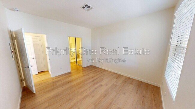 Building Photo - 10844 Sabre Hill Dr