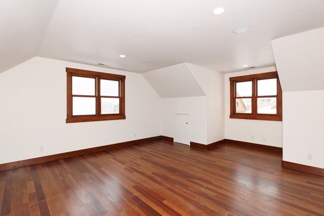 Building Photo - 210 Juniper Ct