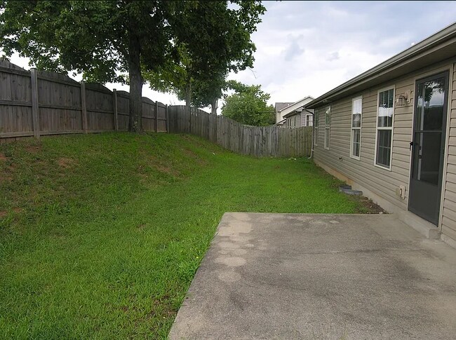 Building Photo - 107 Lake Forest Dr