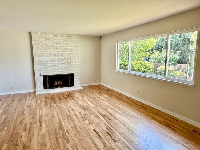 Building Photo - 1123 Lillick Dr