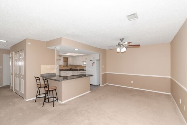 Building Photo - 2106 Palmyra Dr