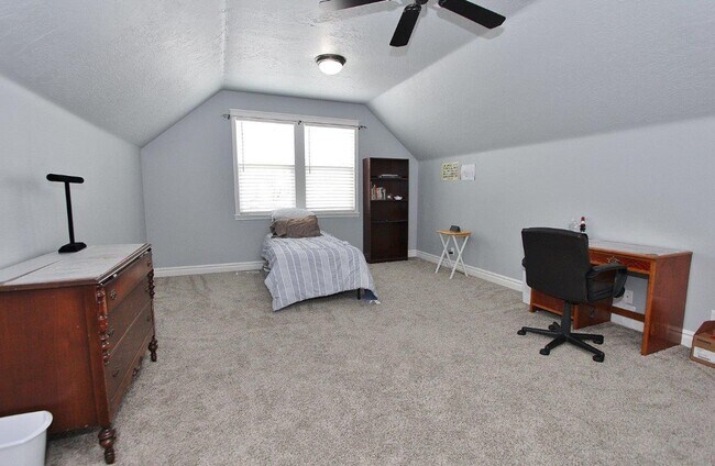 Building Photo - Immaculate Home Nestled in a Quiet Neighbo...